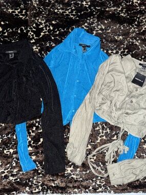 🌉🌇🏙️🌃Forever 21 Black, Bright Blue & Light Gray Cropped Button bundle